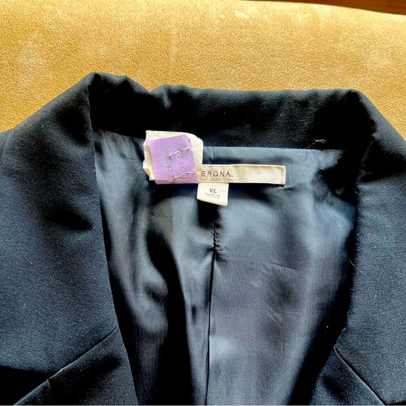 3 button blazer - Picture 2 of 2